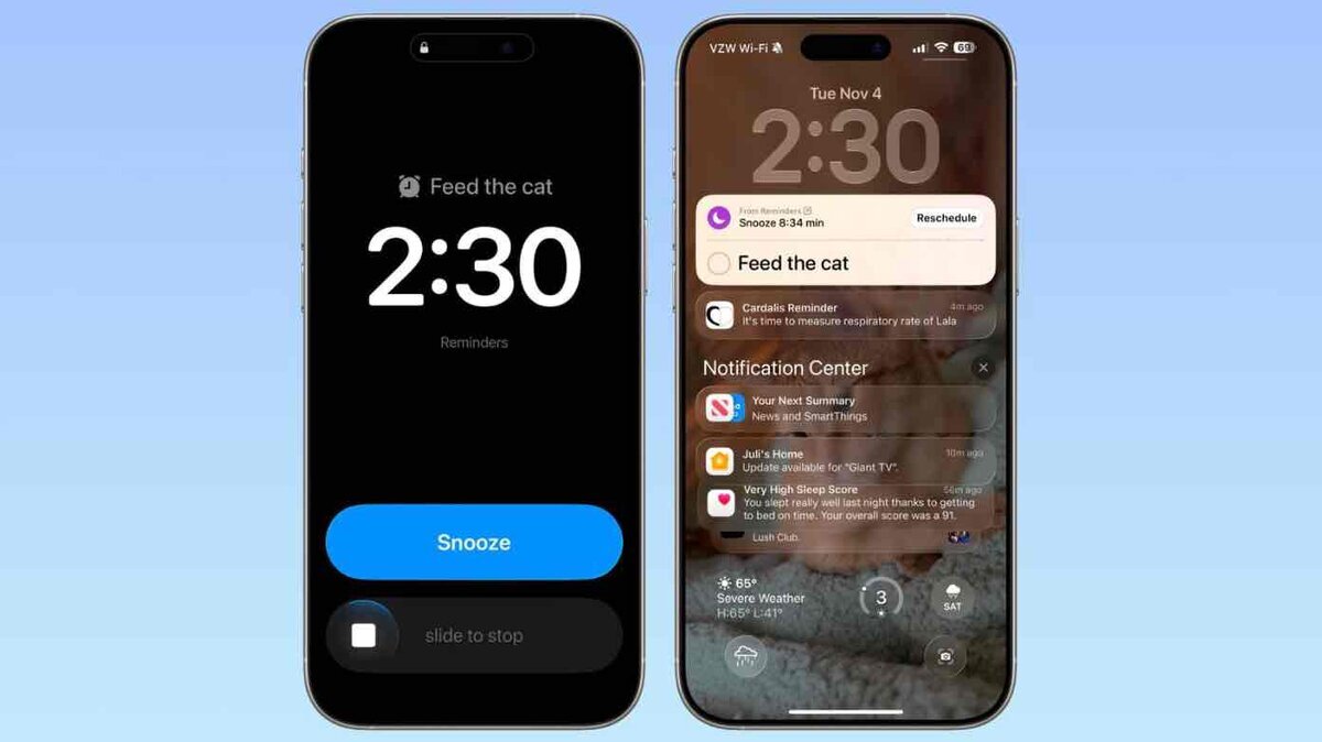 iPhoneのロック画面と通知センターに表示されるリマインダーのアラーム画面の比較。左側は「Feed the cat（猫にエサをあげる）」というリマインダーのアラームが全画面で表示され、中央に大きな時刻とスヌーズボタンが配置されている。右側は通知センターが開かれ、同じリマインダーのバナー通知と他の通知が一覧で並んでいる様子が表示されている