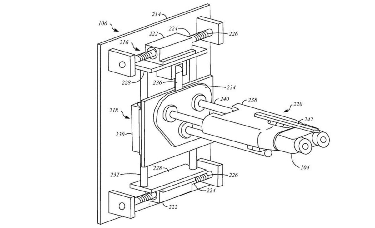 Appleが特許出願した自動充電システムの図。壁面からアーム状の充電ユニットが伸びて車両へ接続する仕組みを示している。