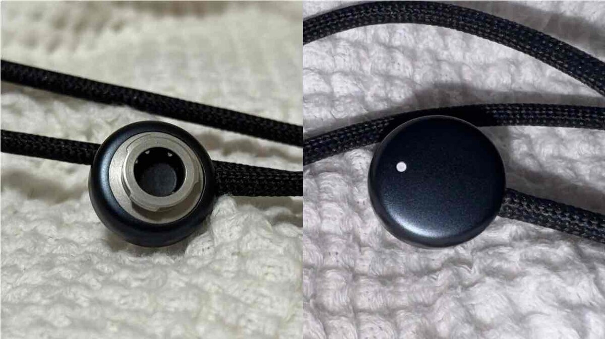 黒い編み込みケーブルに取り付けられた、未発売とされる全黒のVision向け丸型コネクタ部品の表裏を並べて写した写真