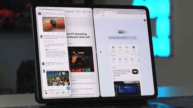 iPadで画面を分割表示し、左にSNSのタイムライン、右にWebブラウザを同時に表示している様子