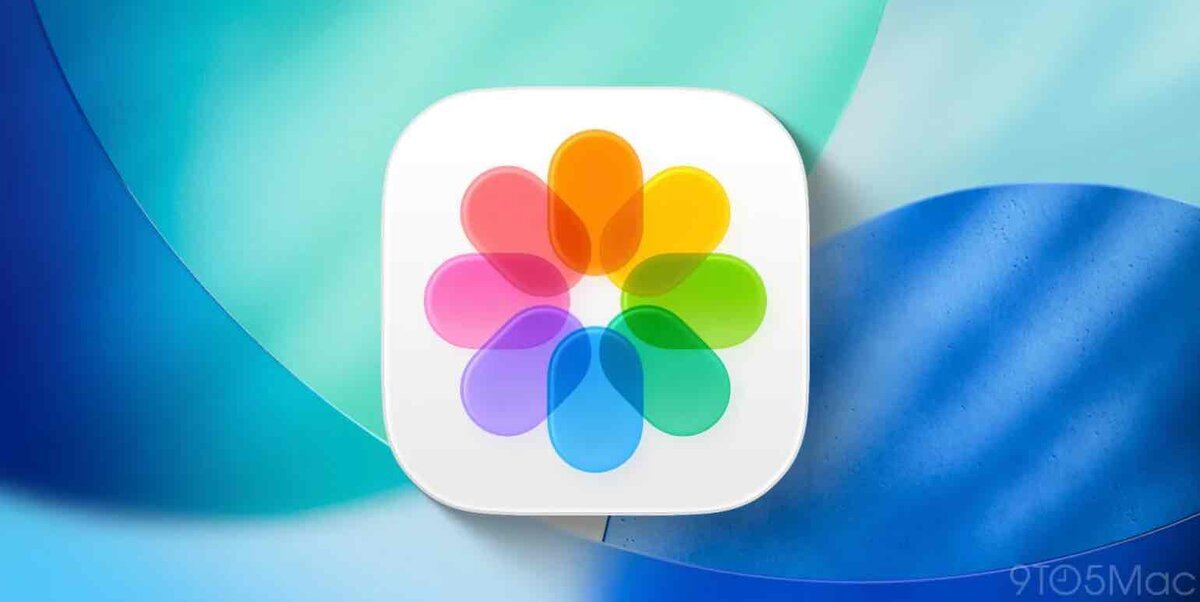 Appleの「写真」アプリのアイコンを大きく配置したイメージ画像。カラフルな花形のロゴが白い角丸スクエア内に描かれ、背景はブルーとグリーンを基調とした抽象的なグラデーション