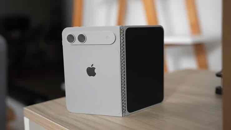 Appleロゴが入った折りたたみiPhoneのモックアップ。ヒンジ構造が見える状態で、開いた側は黒いディスプレイ、閉じた側はデュアルカメラを備えた背面デザインになっているイメージ画像