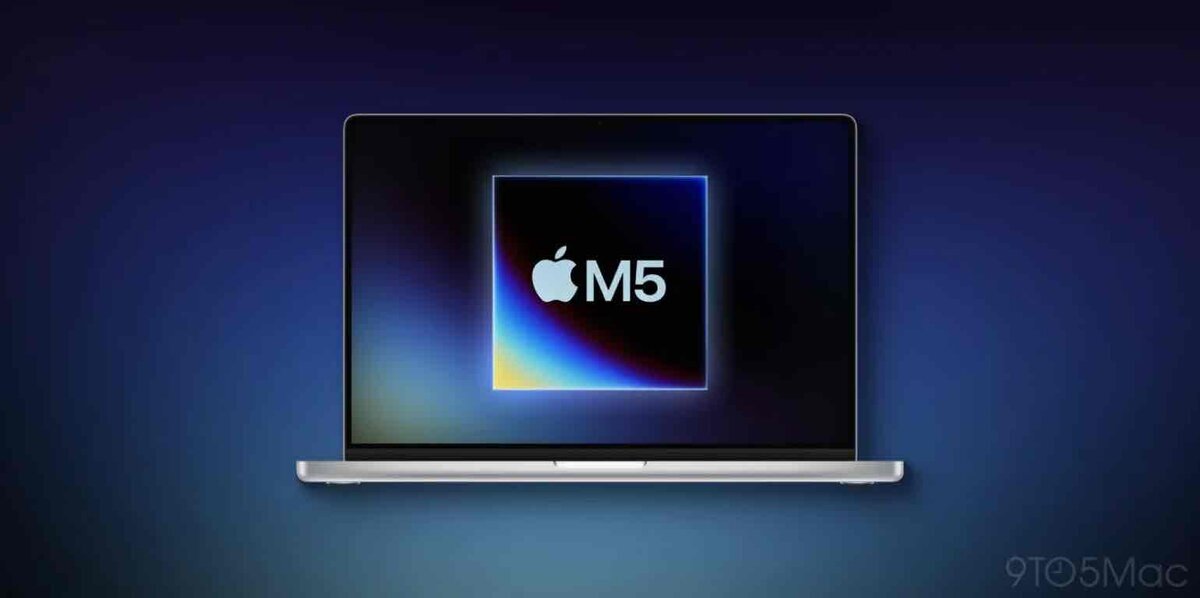 ダークブルーの背景に浮かび上がる、シルバーのMacBook Proの正面画像。ディスプレイ中央には、Appleロゴと「M5」の文字が刻まれた、光を放つチップのグラフィックが表示されている