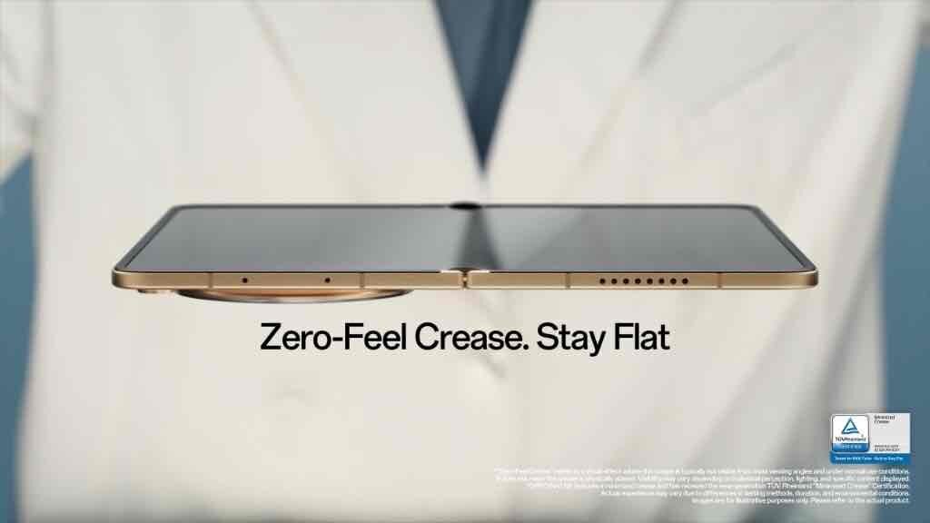 完全に水平に開いたOPPO Find N6の側面カット。画面中央の折り目が目立たない「Zero-Feel Crease」技術と、フラットなディスプレイ形状を示している