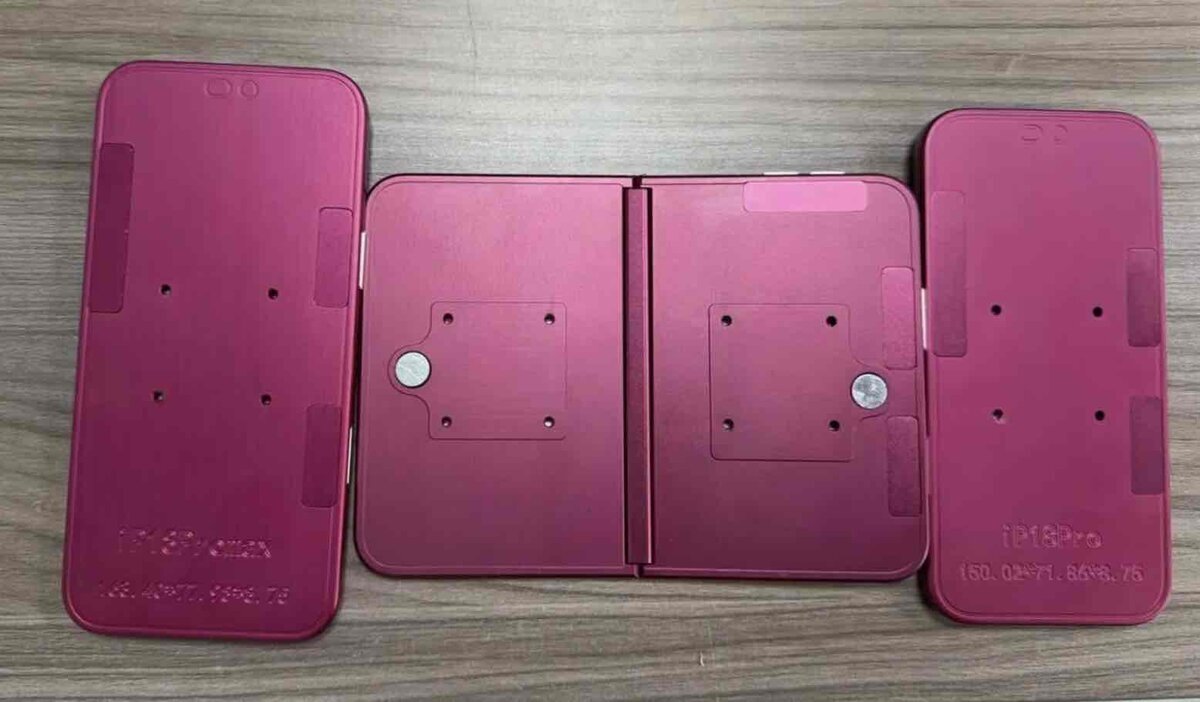 iPhone FoldダミーユニットとiPhone 18 Proシリーズのサイズ比較モデル。折りたたみ構造と背面デザイン、MagSafe非搭載の可能性が指摘される外観リーク