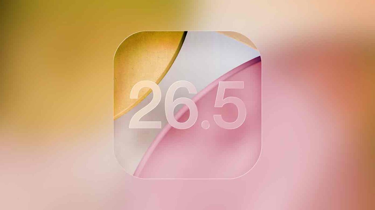 iOS 26.5のバージョン番号をLiquid Glassスタイルのアイコンで表現したイメージ画像。金色とピンクのグラデーション背景に、半透明のガラス質アイコンが浮かび上がっている