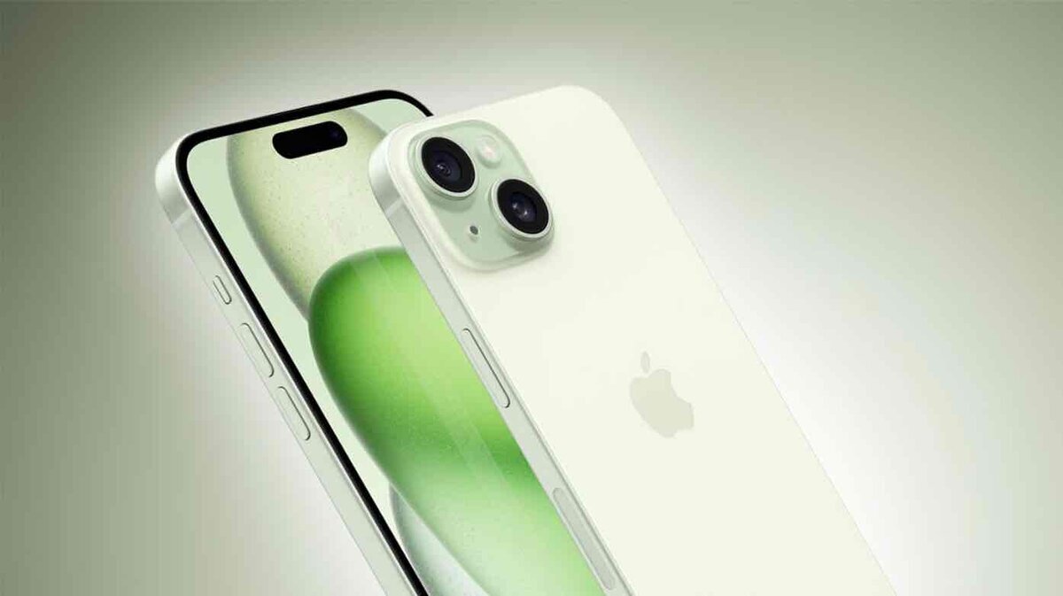 淡いグリーンの背景に、前面ディスプレイと背面カメラ側を見せた白系のiPhoneが並んでいる。Dynamic Islandとデュアルカメラ、側面ボタンが見える製品イメージ