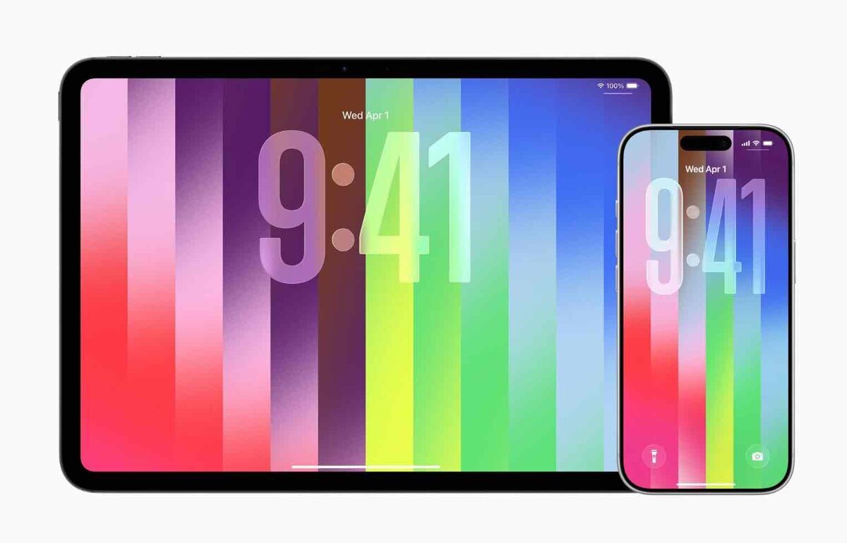 プライドルミナンス壁紙を表示したiPadとiPhoneのロック画面、縦に重なる虹色の光の帯が画面全体に広がっている