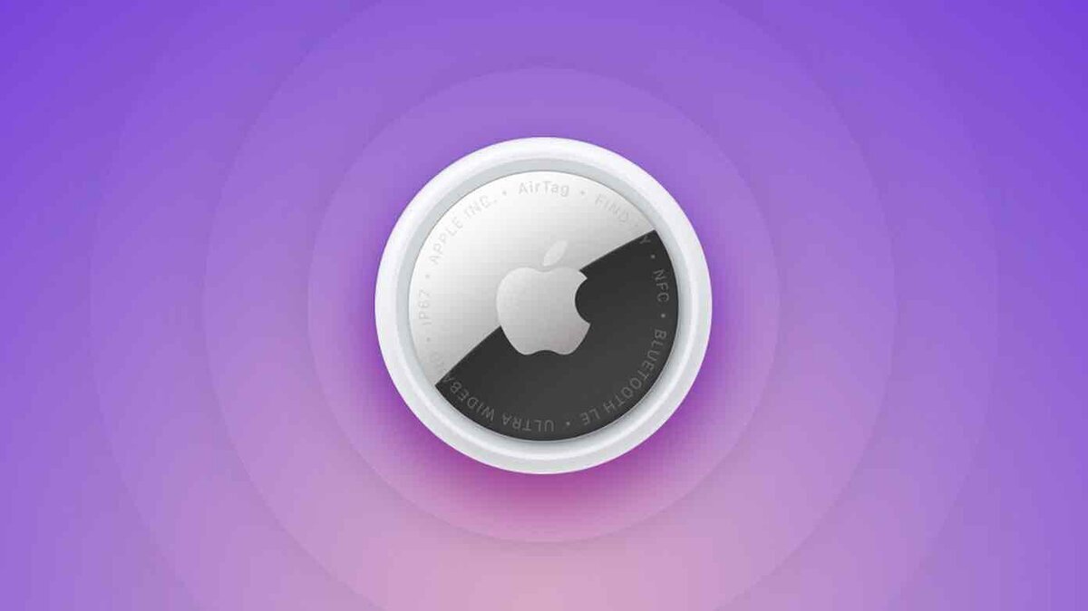 AirTag風の円盤型デバイスが紫の背景中央に浮かぶ、Apple製AIペンダントを想像したイメージ画像