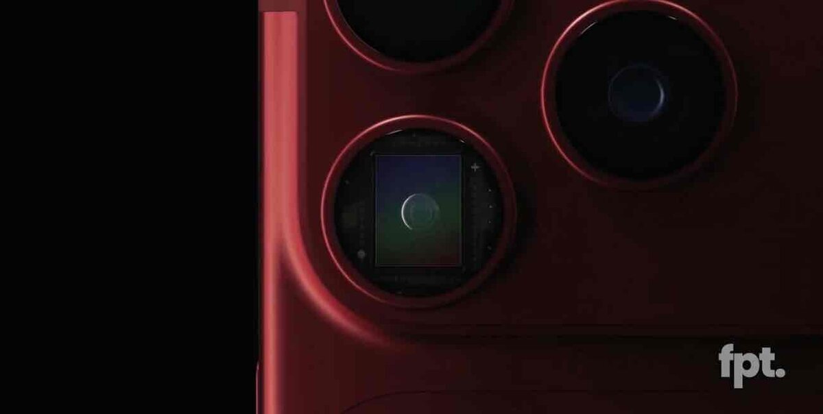 iPhone 18 Proのレンダリングとされる赤系モデルの背面カメラ部分、可変絞りカメラ搭載の噂を示すイメージ画像