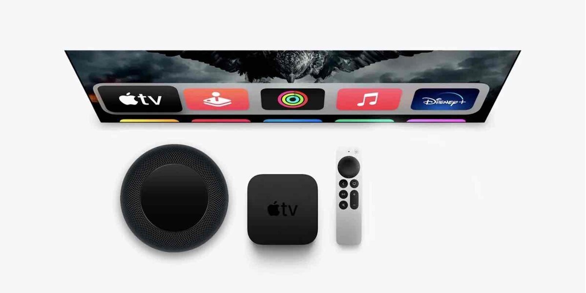 Apple TVの画面イメージと、黒いHomePod、Apple TV本体、Siri Remoteが白い背景に並ぶ画像