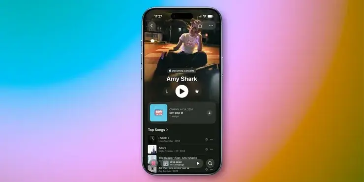 刷新されたApple Musicのアーティストページ。エイミー・シャークの写真の下に名前と中央の再生ボタン、情報・スターのボタンが並び、その下に近日配信予定の楽曲を載せた独立したボックスが表示されている