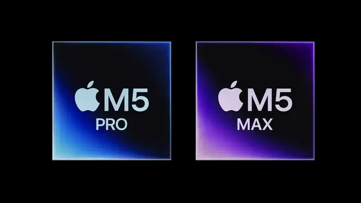 黒い背景に、Appleロゴ入りの正方形チップが2つ並ぶ。左に「M5 PRO」、右に「M5 MAX」の文字