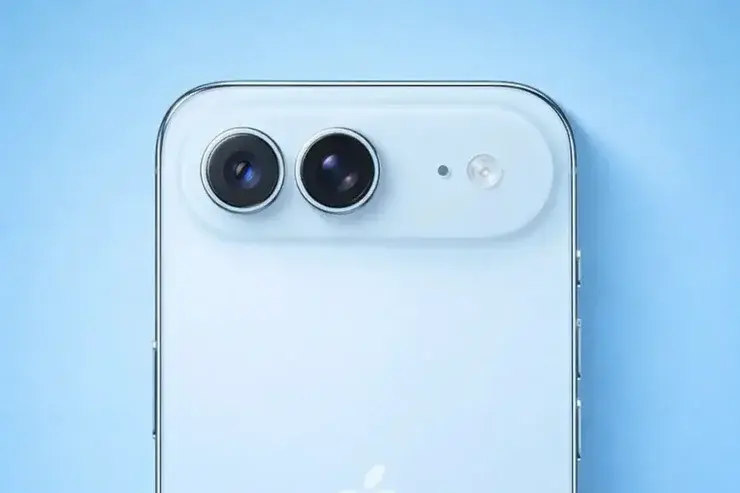 水色のiPhone背面にある2つのカメラレンズとフラッシュのアップ