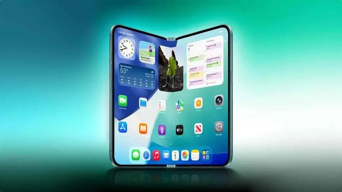 中央のヒンジで内側に折りたたまれた折りたたみiPhoneのコンセプト画像。開いた大画面にiOSのホーム画面が表示され、時計や天気、カレンダーのウィジェットとアプリアイコンが並んでいる