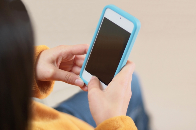 スマホはいじるな