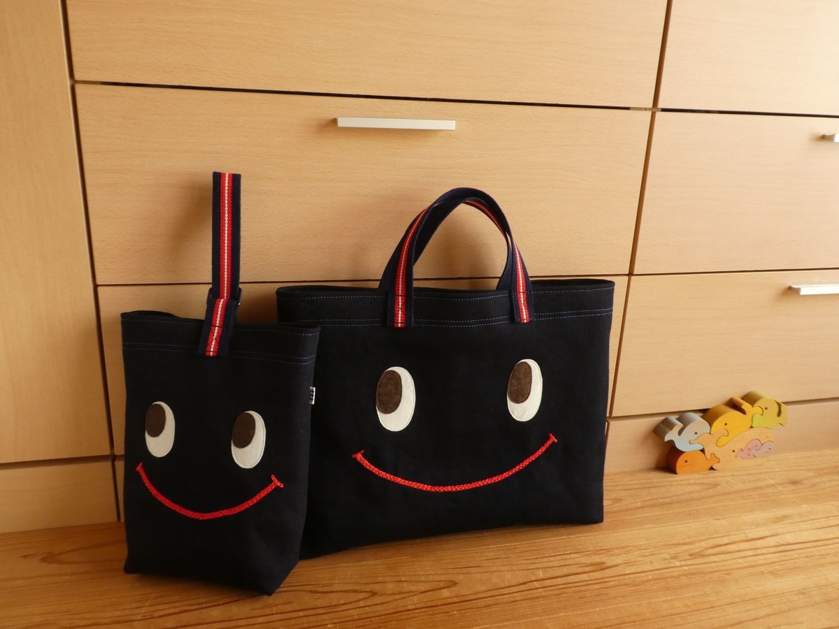 ネイビーデニムと金文字お名前刺繍　セット　入園入学オーダー creema＞濃紺デニム スマイル お名前刺繍入り レッスンバッグ