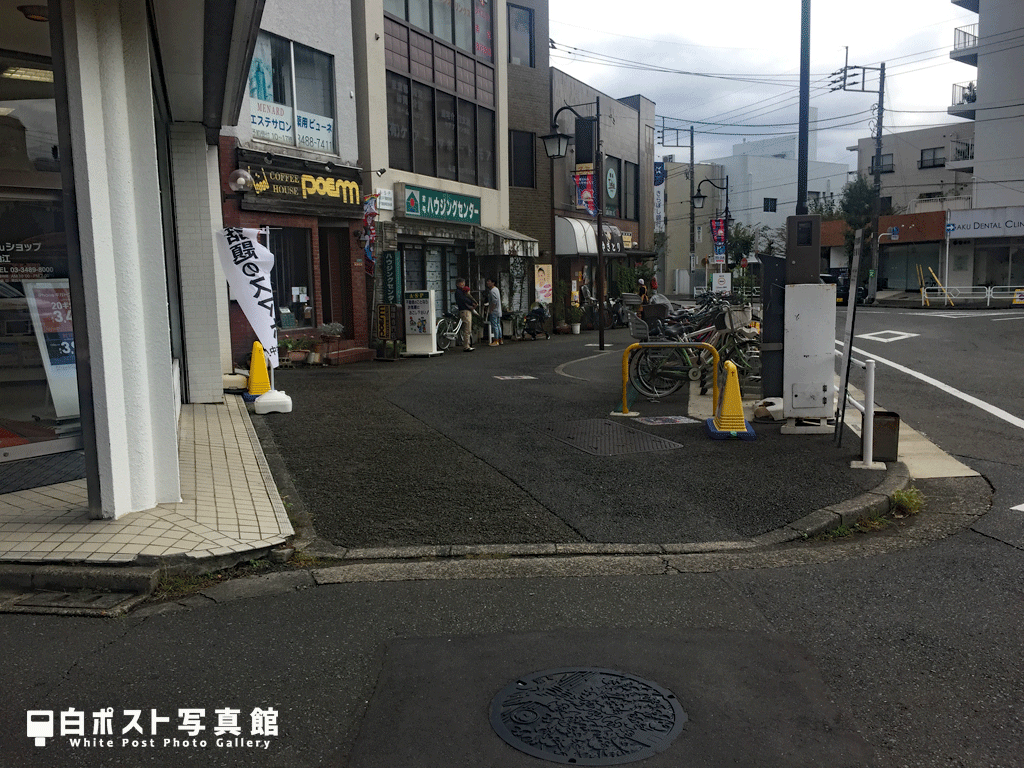 狛江駅南口に白ポストを発見
