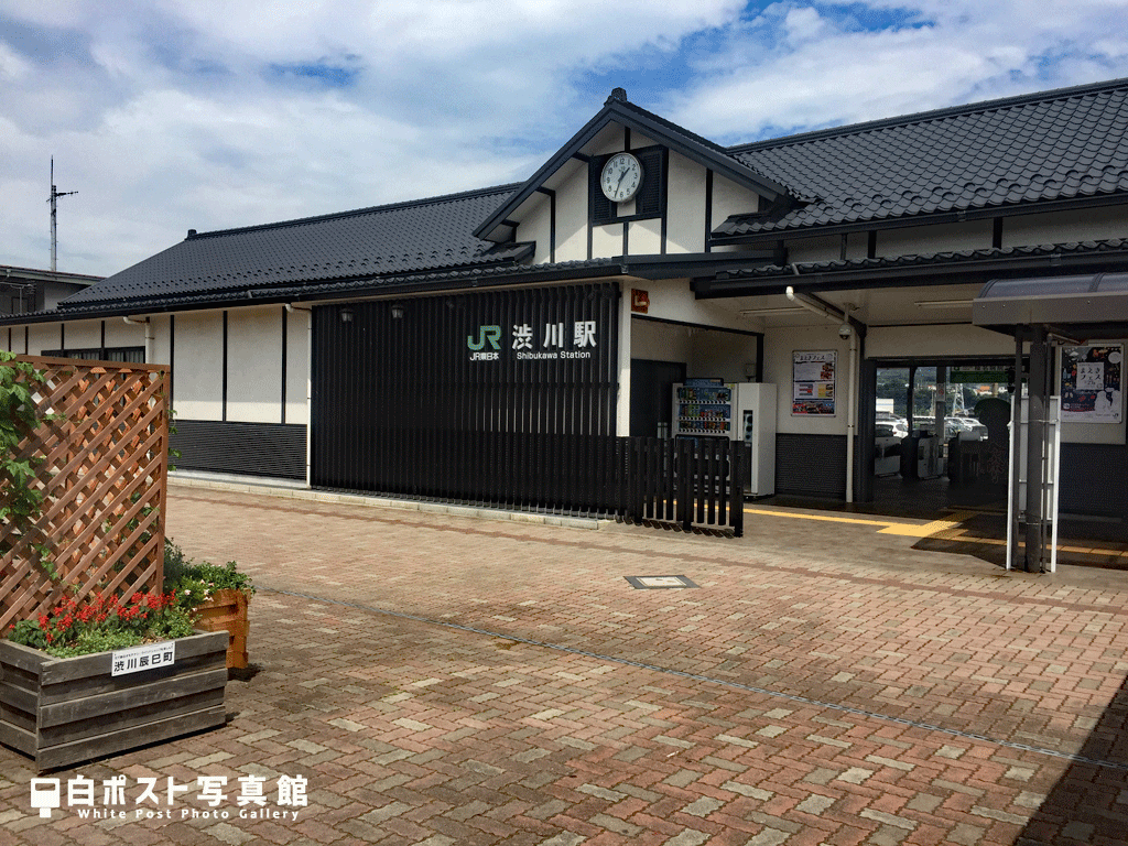 新装された渋川駅舎
