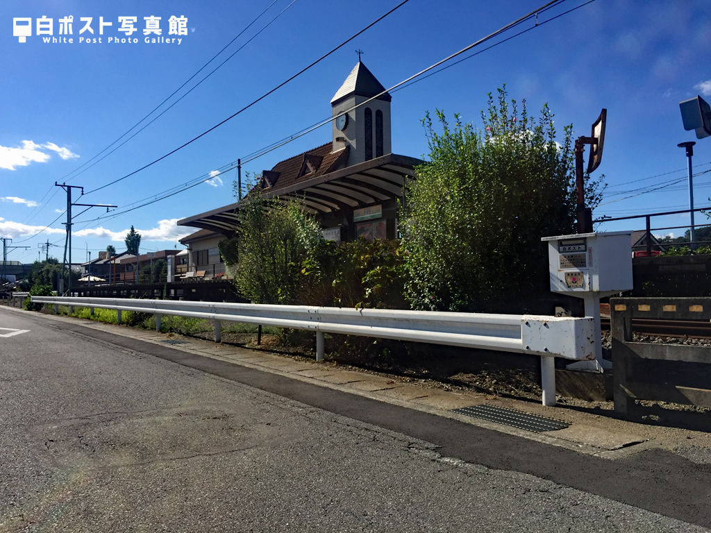 駅舎の反対側に白ポストを発見