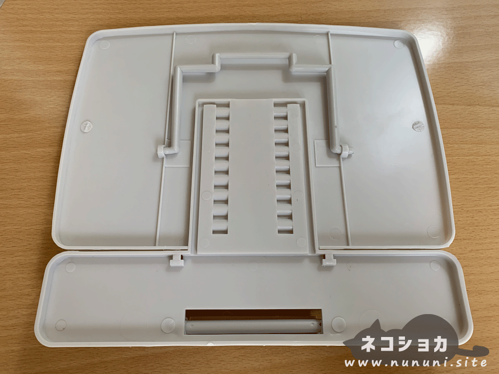 ダイソーの読書台裏面