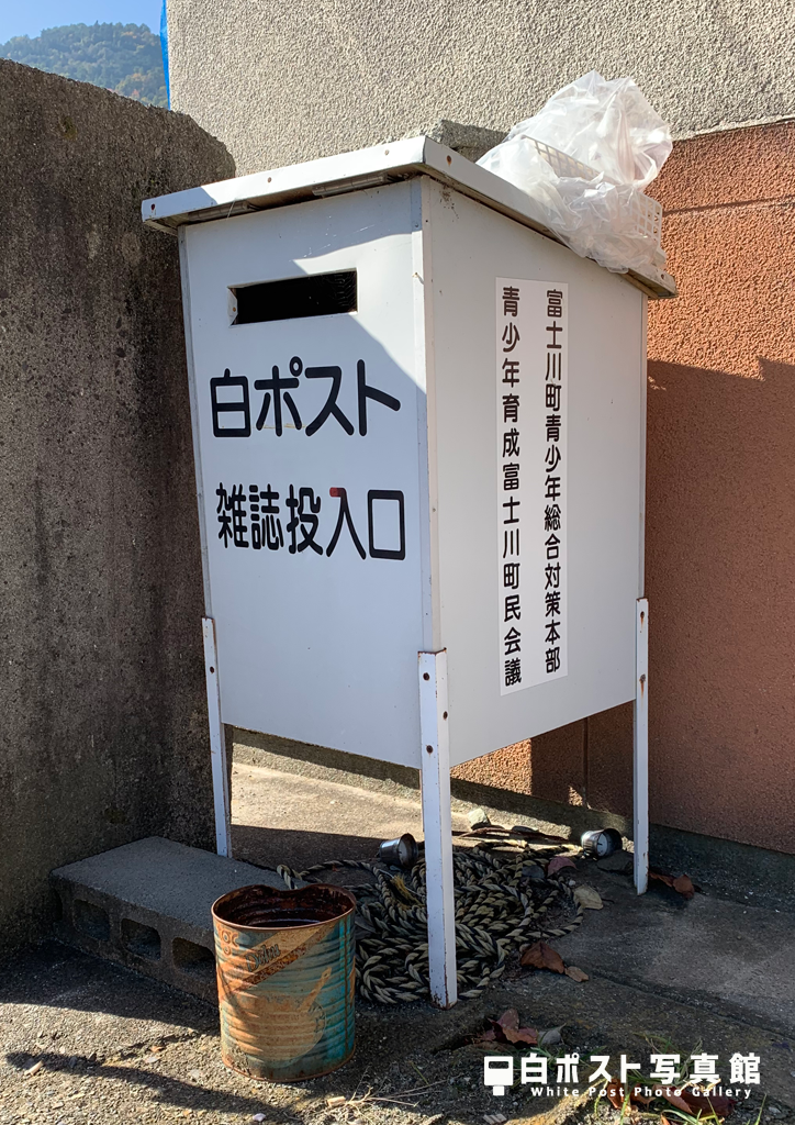 右から見た図