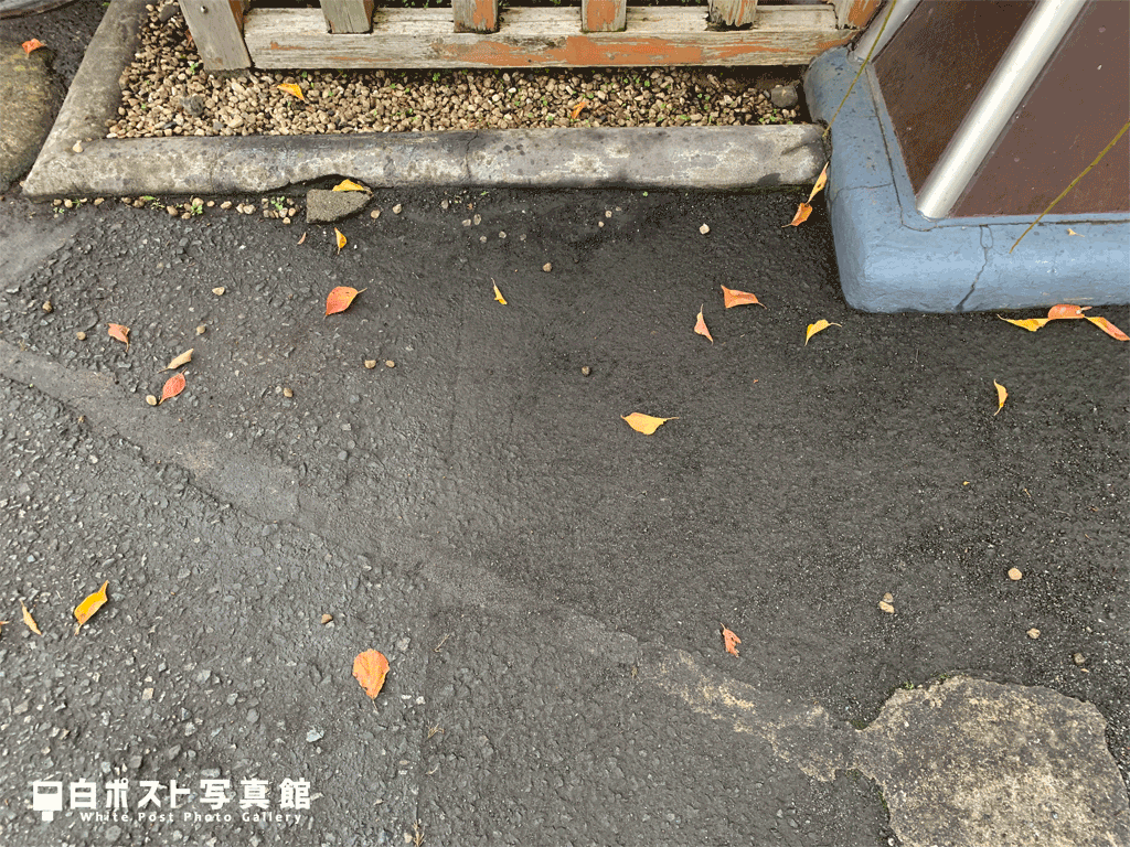 下曽我駅の白ポスト（2021年撤去後）