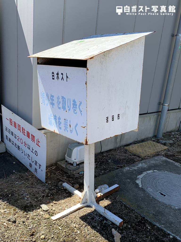 右から見た図