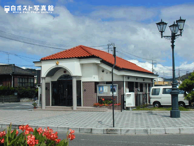 交番と白ポスト