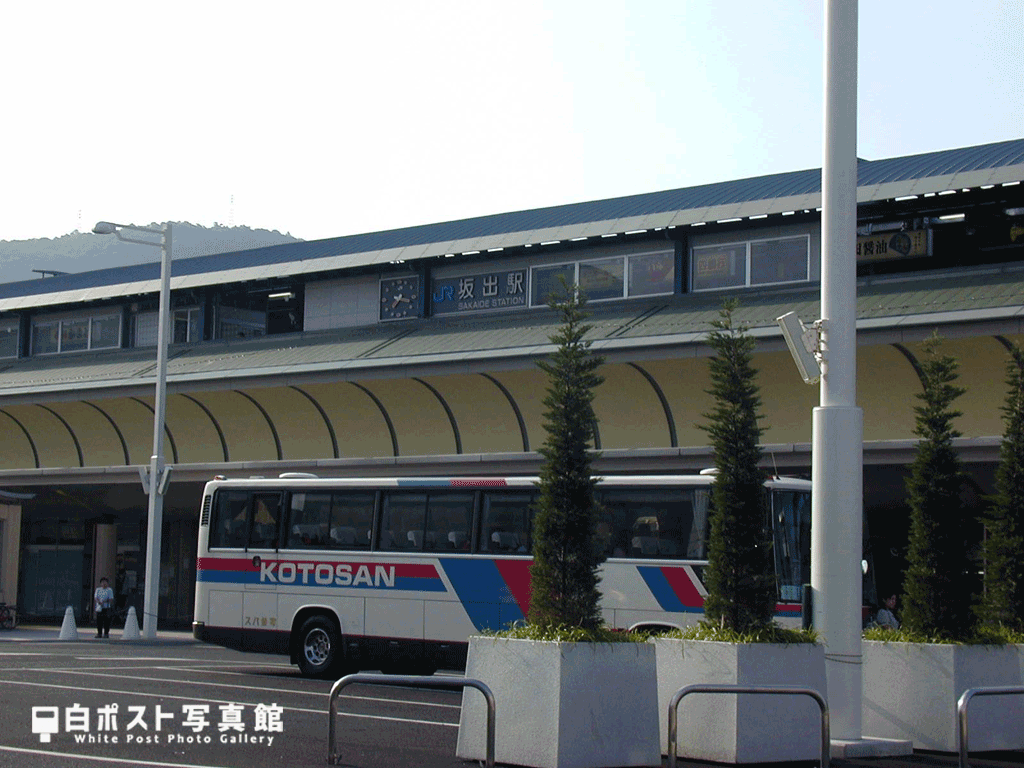坂出駅前には白ポストは発見できず