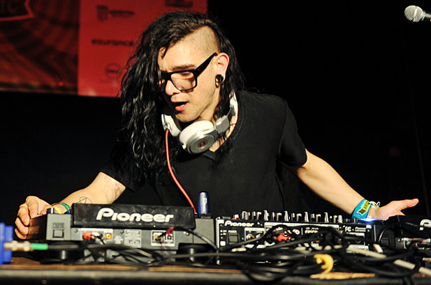 SKRILLEX貴重音源収録盤27枚セットDJスクリレックスダブステップEDM Skrillex(スクリレックス)のDJプレイ、ライブ時の使用機材や