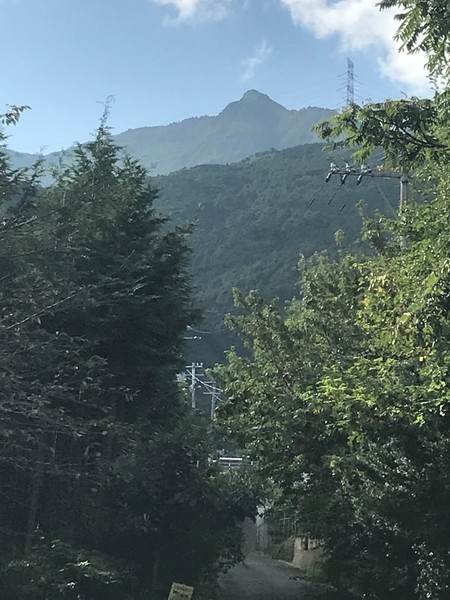 麓から見える赤星山