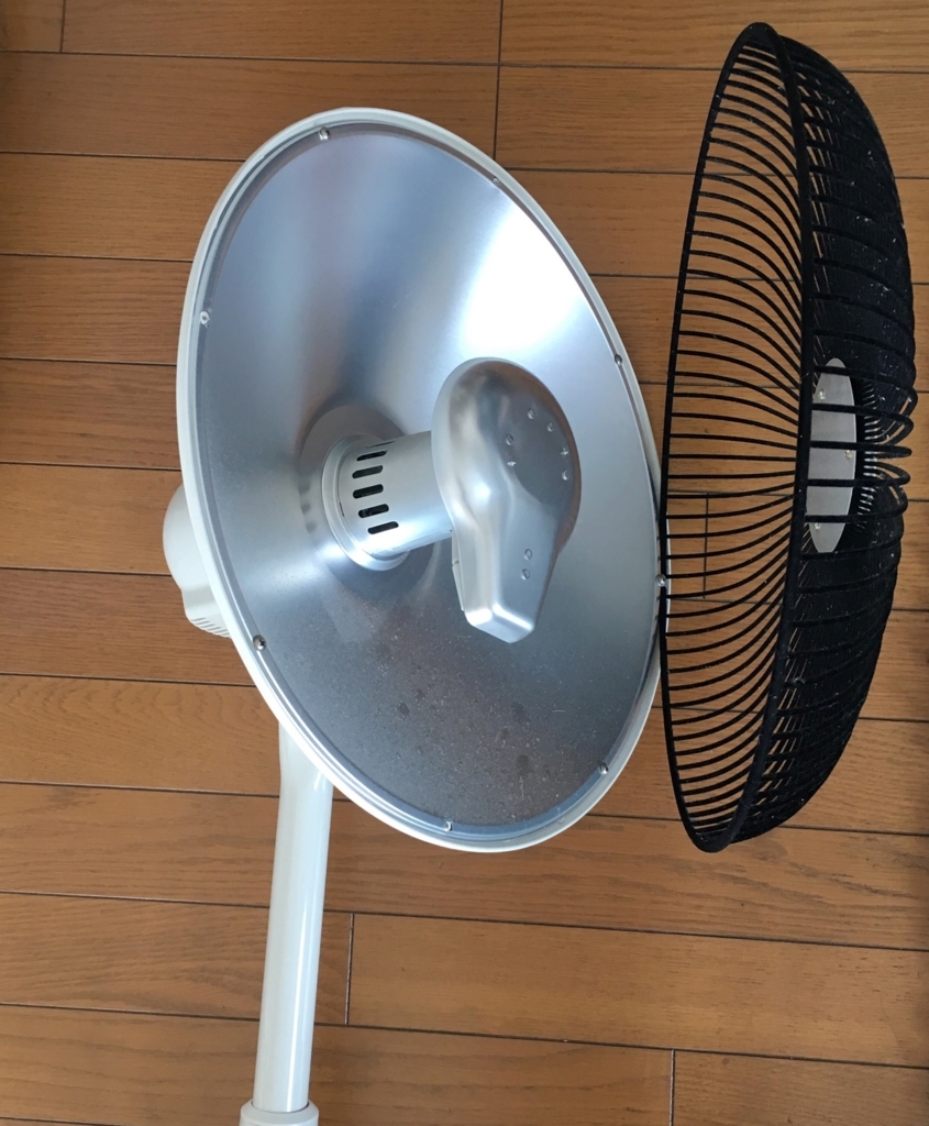 掃除】ホコリで焦げくさかったハロゲンヒーターをやっと拭きました
