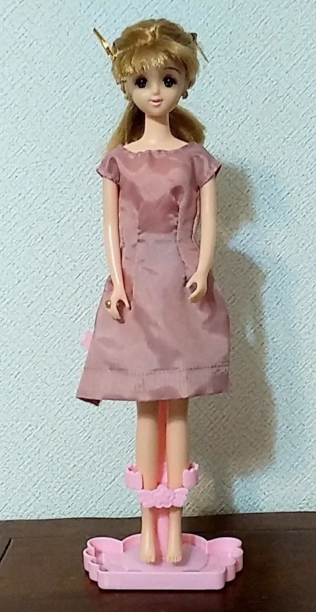 100均で売ってるドールスタンドは使えるのか 検証してみました シロネコにゃーさ のkawaiiなび