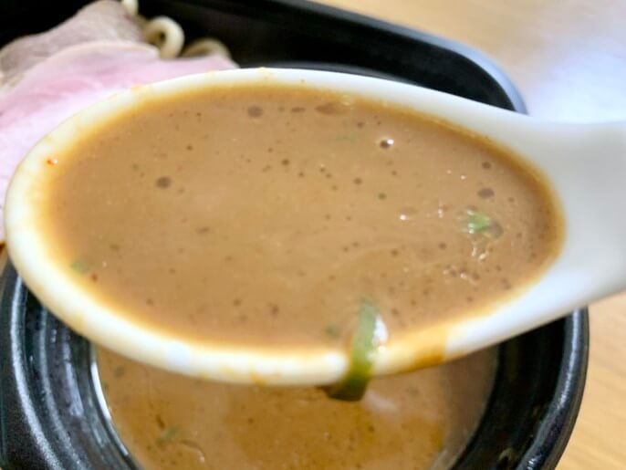 セブンイレブン とみ田監修 濃厚豚骨魚介つけ麺 スープ