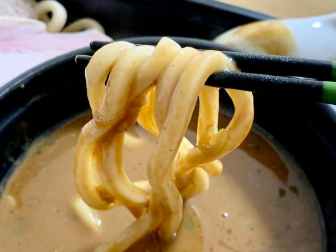 セブンイレブン とみ田監修 濃厚豚骨魚介つけ麺 スープと麺