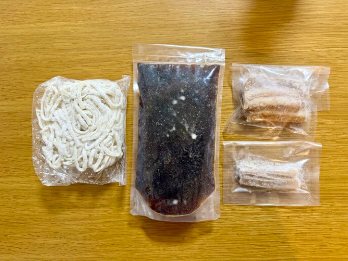 麦の花 通販 宅麺 お取り寄せ 手もみブラック中華そば 中身