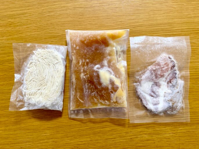 天下ご麺 通販 お取り寄せ 宅麺 鰹武士醤油麺 中身