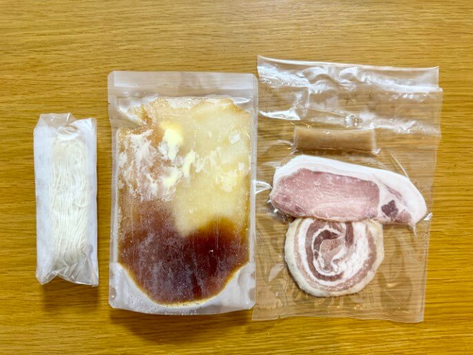 飯田商店 通販 お取り寄せ 宅麺 醤油らぁ麺 中身