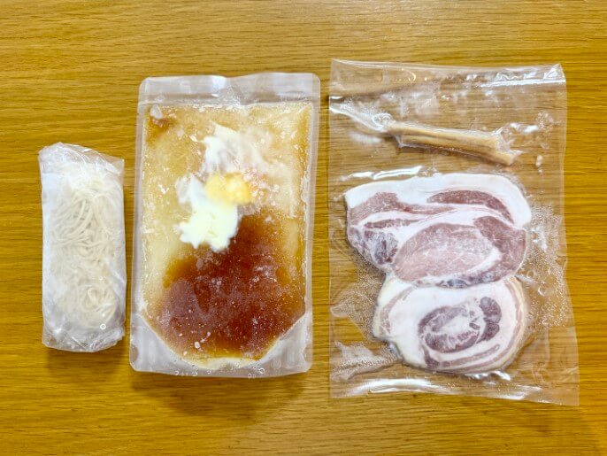 飯田商店 通販 お取り寄せ 宅麺 友情しょうゆらぁめん4 中身