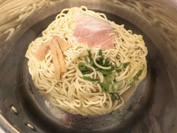 キンレイ お水がいらない 天下一品 調理風景