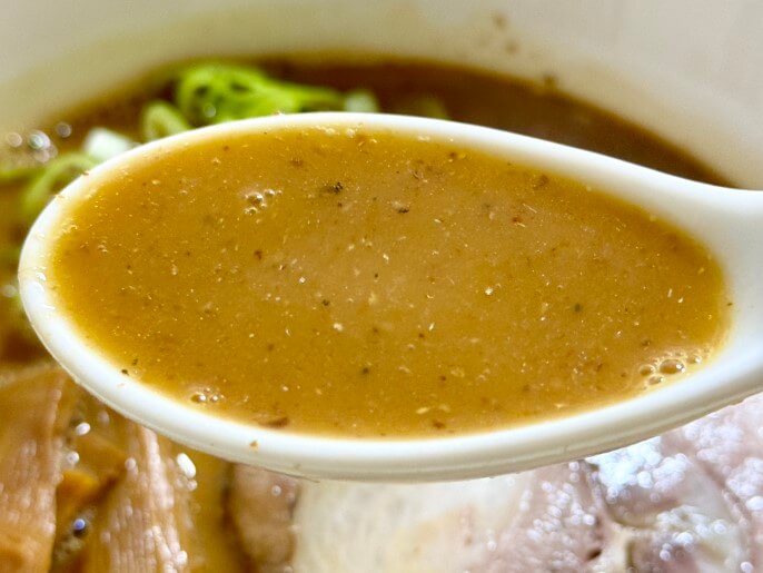 奈つやの中華そば 中華蕎麦とみ田 煮濁し白湯そば スープ