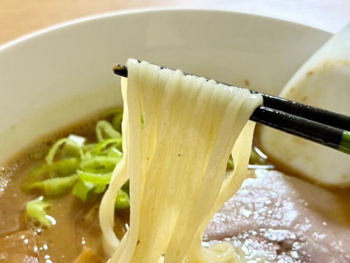 奈つやの中華そば 中華蕎麦とみ田 煮濁し白湯そば 麺