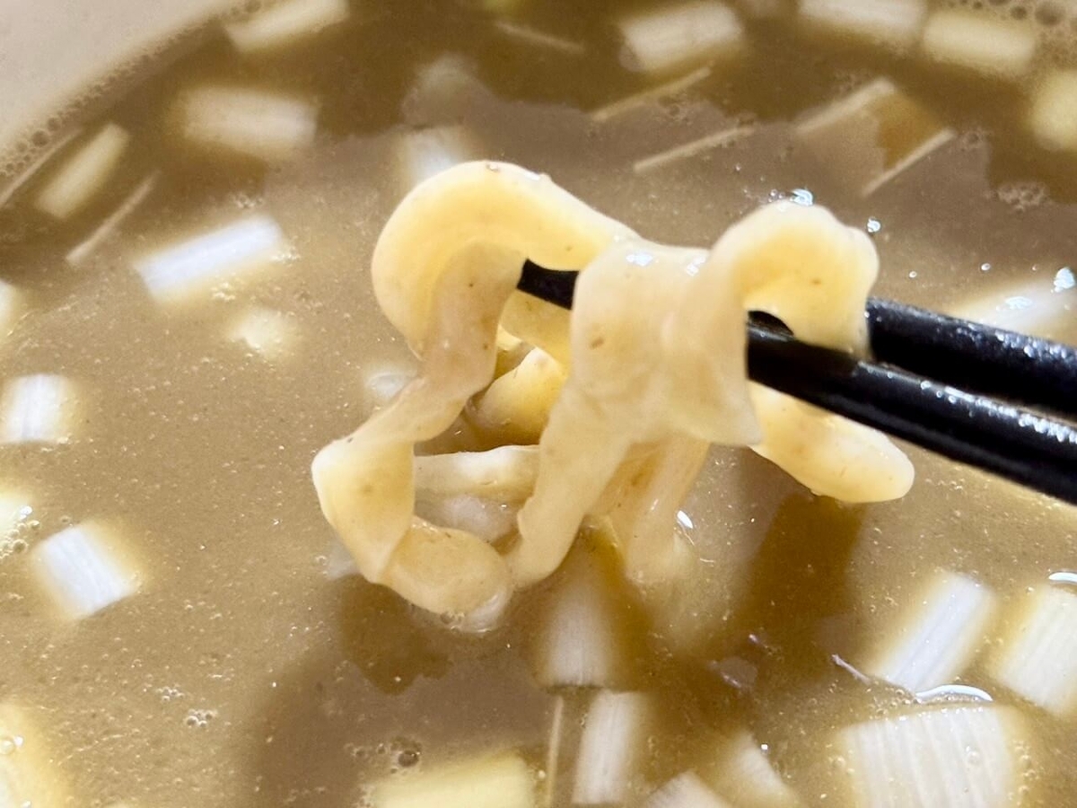 麺とスープの写真