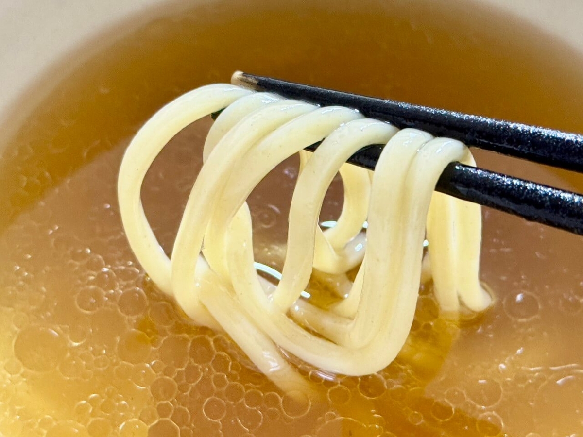 スープと麺の写真