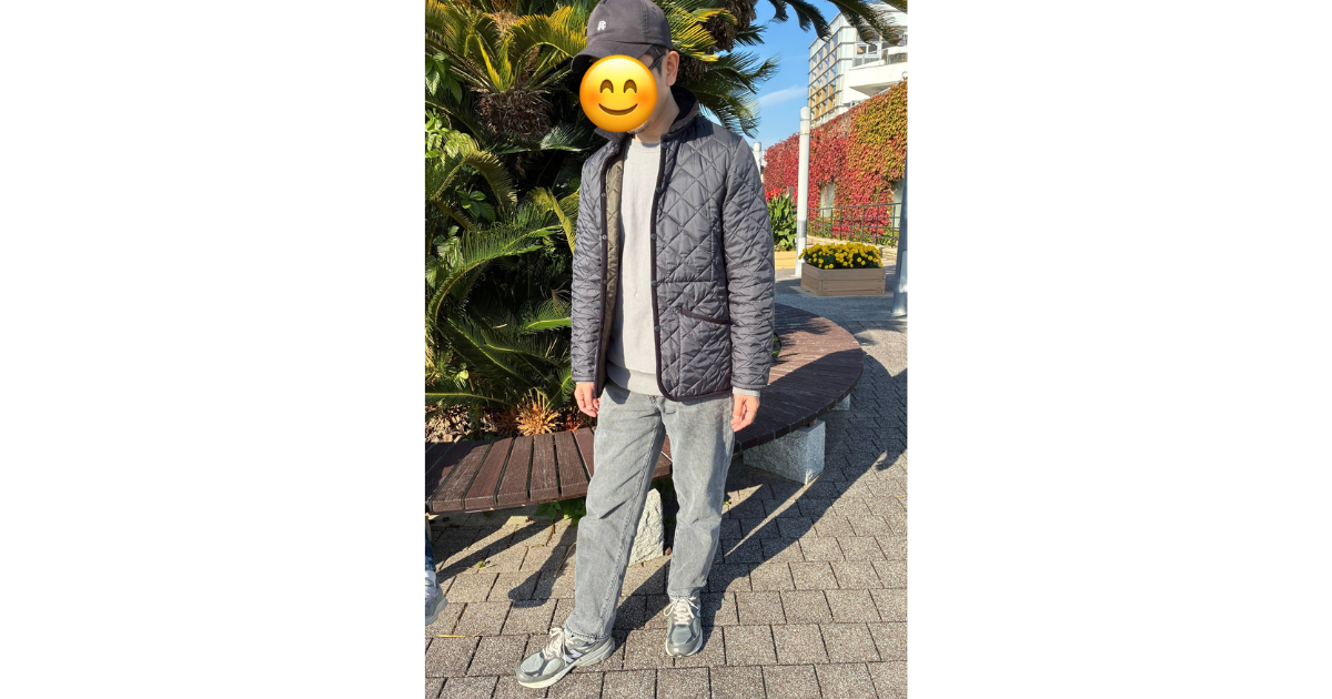 ラベンハムの黒キルティングジャケットとチャンピオンのスウェット、リーバイス568を合わせた176cm男性の秋冬カジュアルコーデ | 176cm man wearing Lavenham quilted jacket, Champion sweatshirt and Levi's 568 jeans