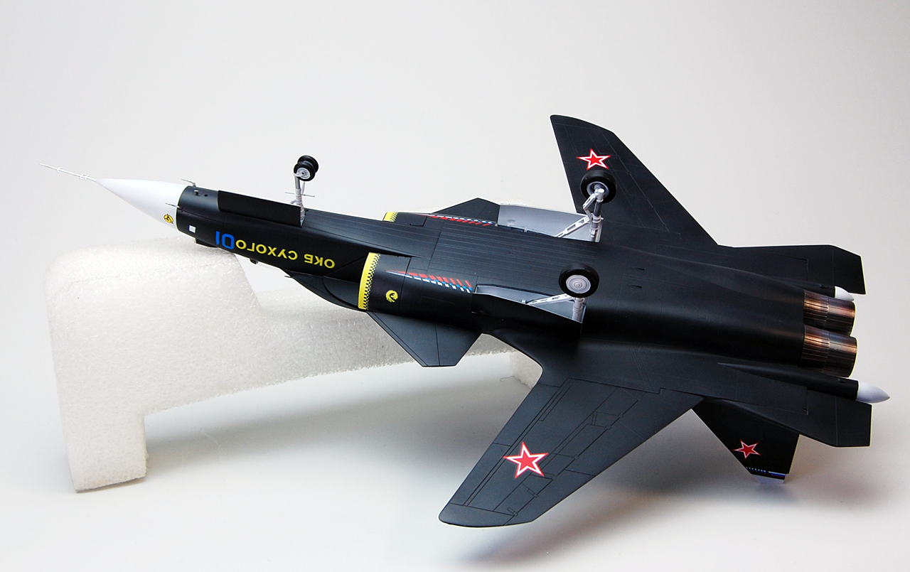 プラモデル完成機　1/72　Su-47ベルクート Amazon | 1/72 スホーイ Su-47ベルクート | プラモデル 通販