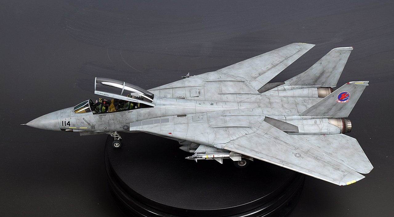 【Tomo様購入専用】1/144完成品 F-14A マーヴェリック&グース搭乗機 Tomo様購入専用】1/144完成品 F-14A マーヴェリック&グース搭乗機