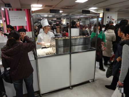 サダハル・アオキの東京焼きマカロンショコラ