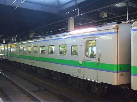 札沼線587D(キサハ144-101)／札幌駅2008.07.25